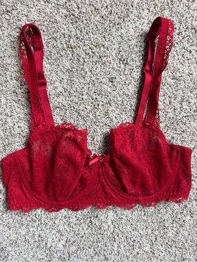Aubade Red Lace Underwire Bra with Scalloped Trim